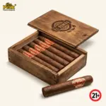 Foto kemasan Cerutu El Bomba Big Cigar Wooden Box (Isi 5 Batang) di atas latar belakang netral Peakwine