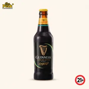Foto Guinness Foreign Extra Stout Bottle 325 ml di atas latar belakang netral Peakwine