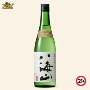 Foto botol Hakkaisan Junmai Daiginjo 720 ml di atas latar belakang netral Peakwine
